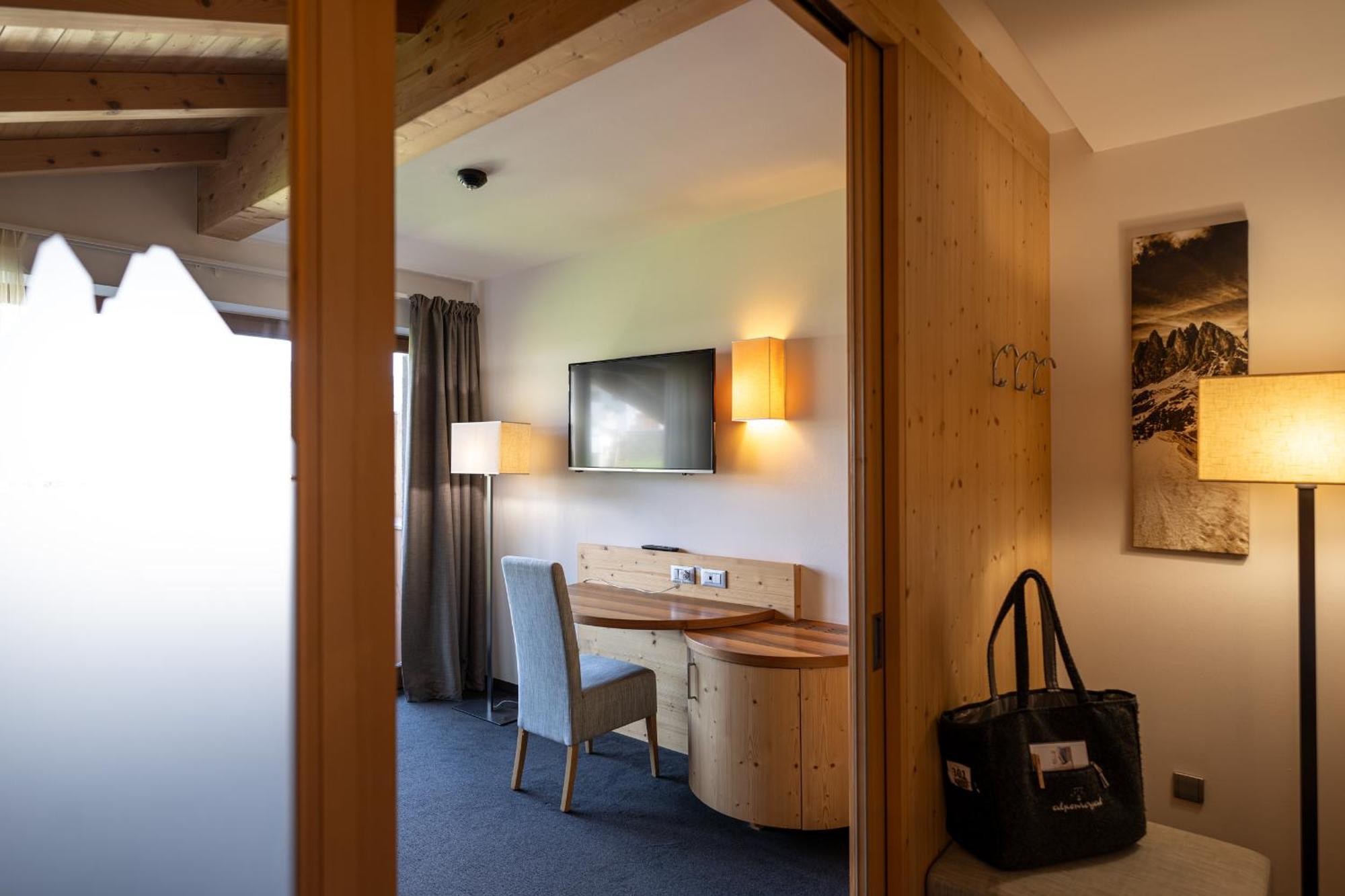 Hotel Alpenroyal Castelrotto Bagian luar foto